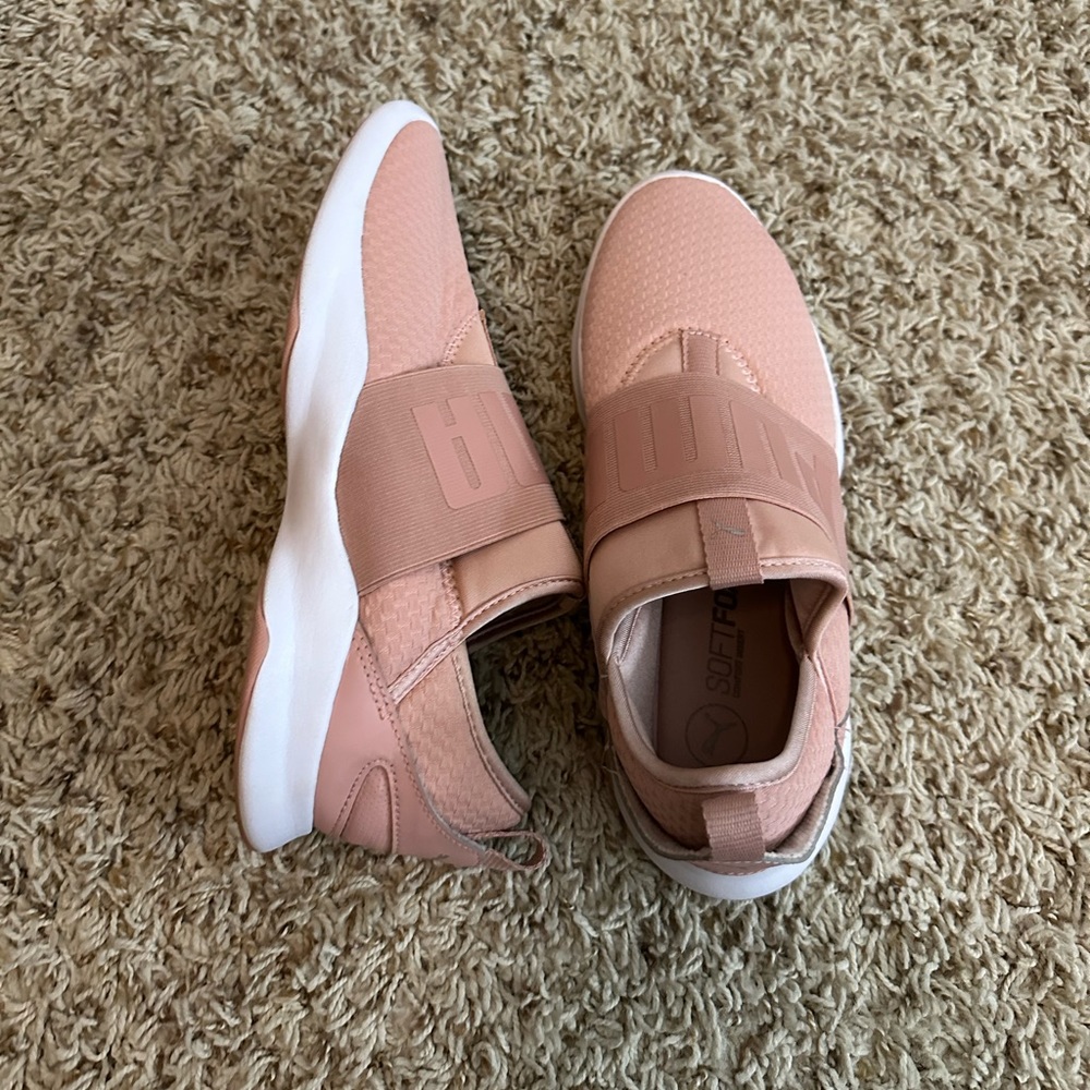 Puma soft foam+ tennis shoes size 8